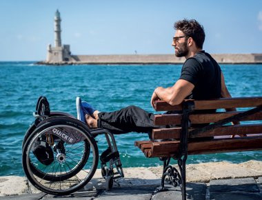 Επιτήδειοι έκλεψαν τις ρόδες από το αυτοκίνητο του Παραολυμπιονίκη Αντώνη Τσαπατάκη (φωτό)